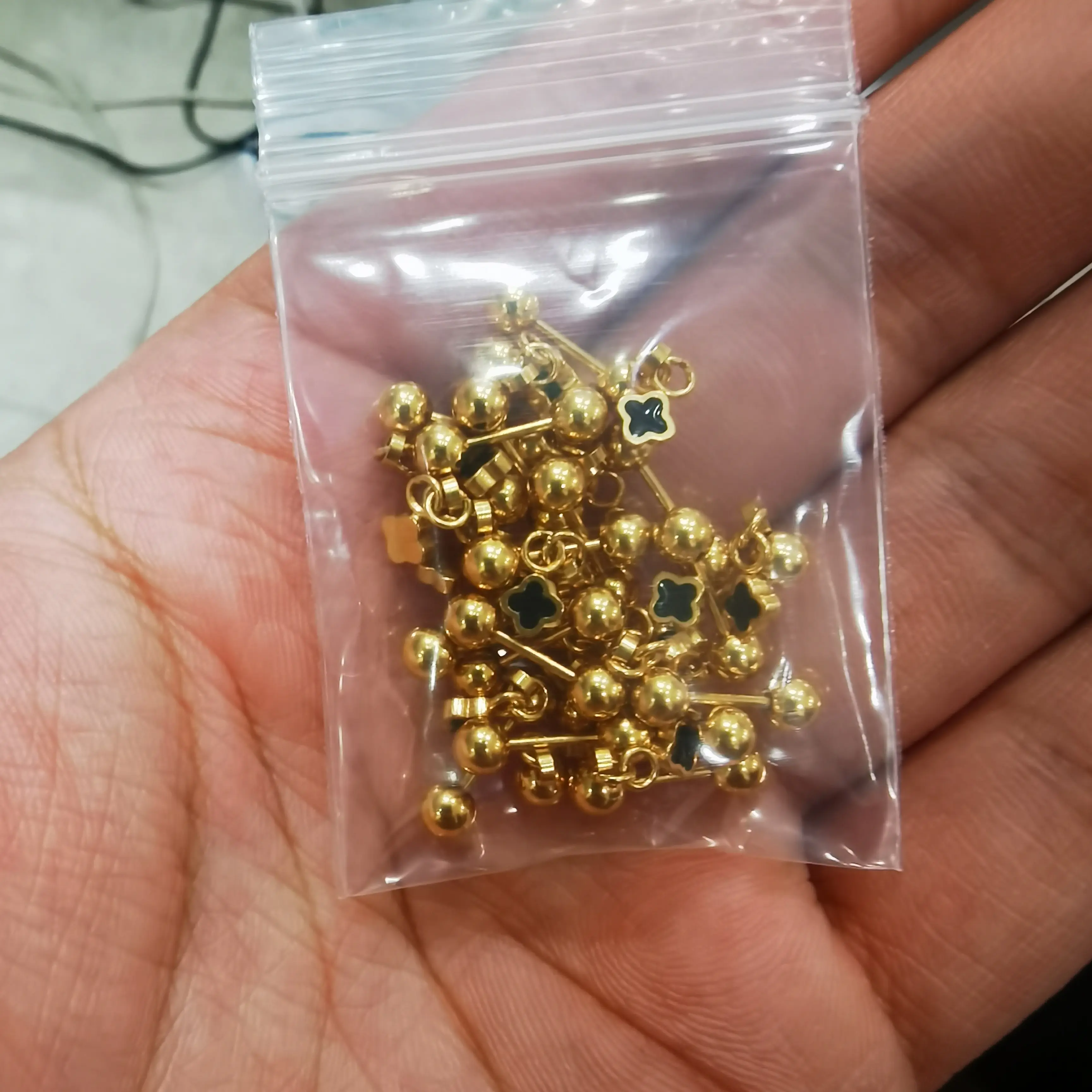 钛钢耳饰 新款小众四叶草钛钢耳钉简约百搭耳骨钉耳环