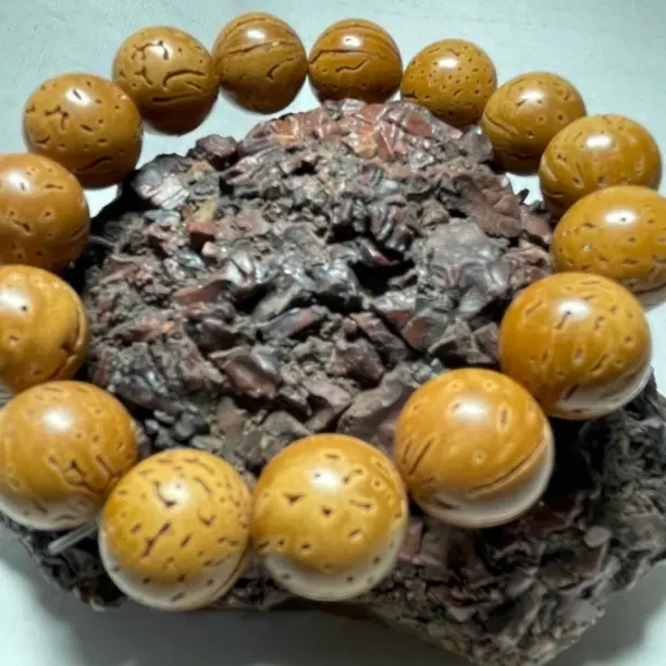  14尺寸桃核圆珠手串