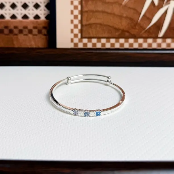 足银手镯 足银新款四叶草纯银手镯女实心可调节推拉款