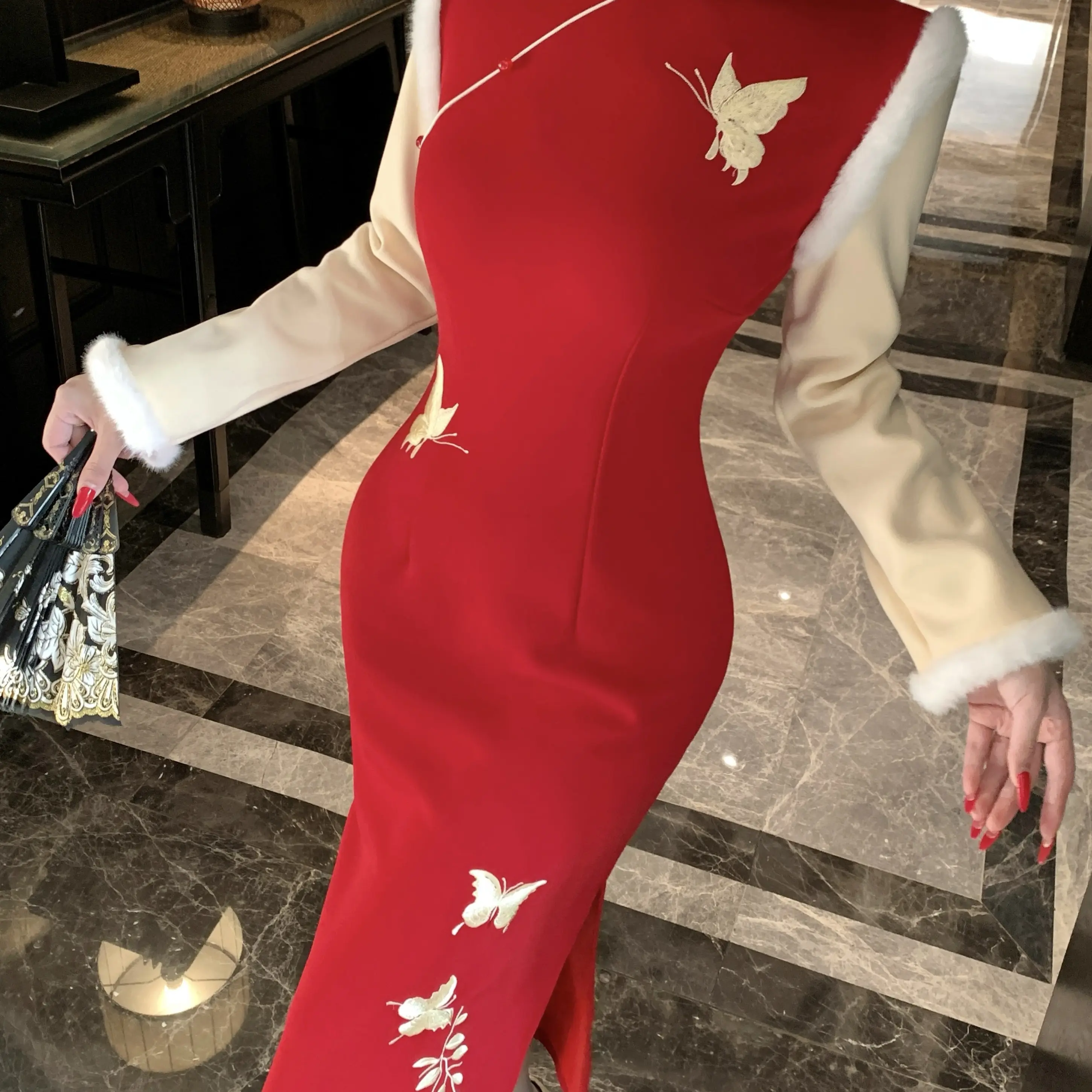 新中式冬季加绒加厚红色刺绣修身显瘦日常少女长款旗袍