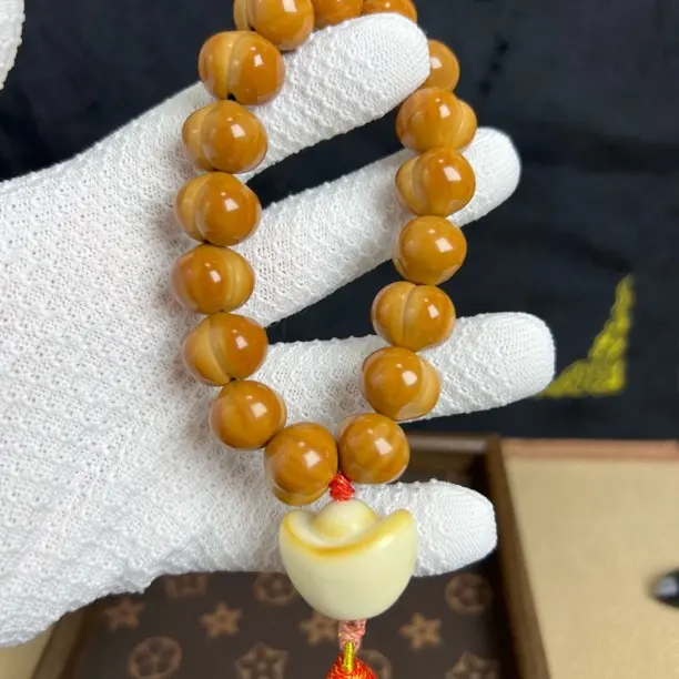 全品无瑕猴头核桃屁桃雕刻手持带爱心配饰