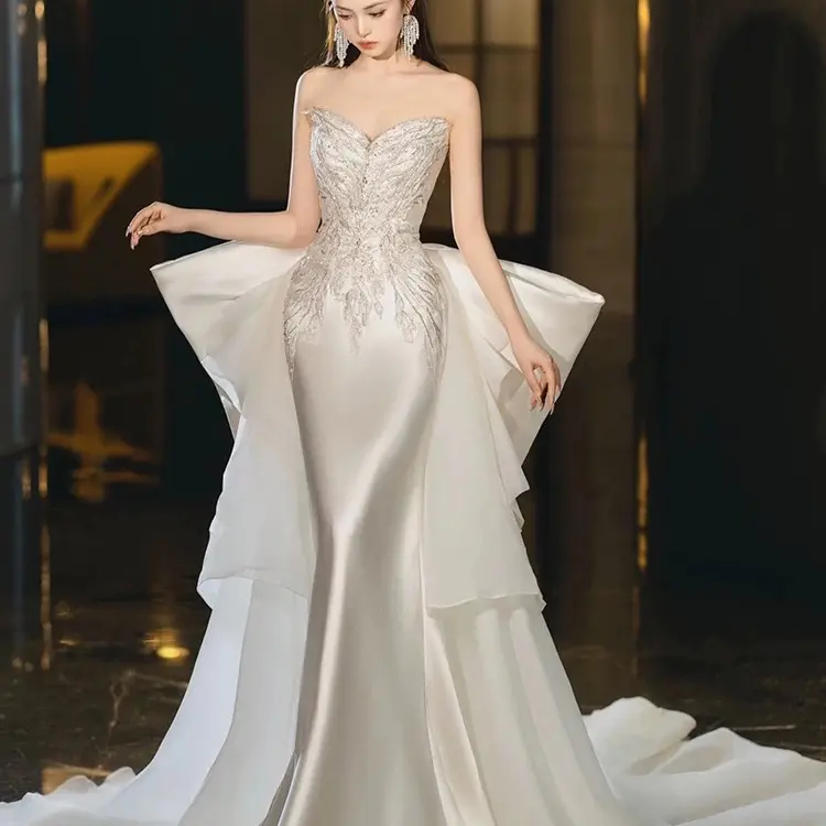 重工高级缎面抹胸鱼尾轻婚纱适合新娘迎宾穿着