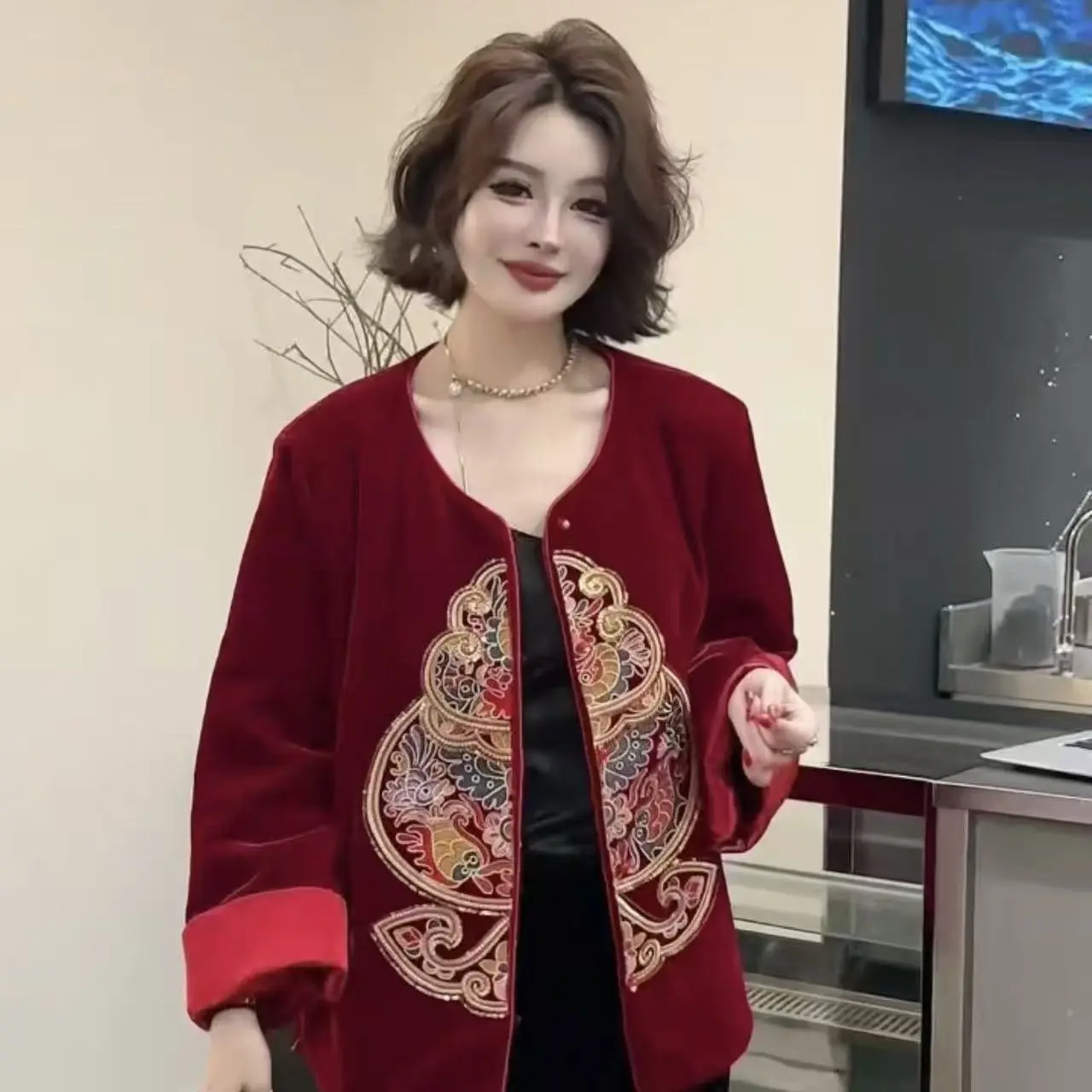 秋冬新中式刺绣短款棉外套