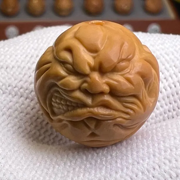 17-18左右拽爷猴头核桃雕刻（全品有正常封口线可作配饰）