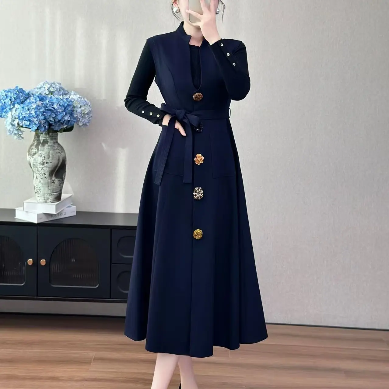 88721秋冬新款气质复古收腰显瘦重工钉珠连衣裙女