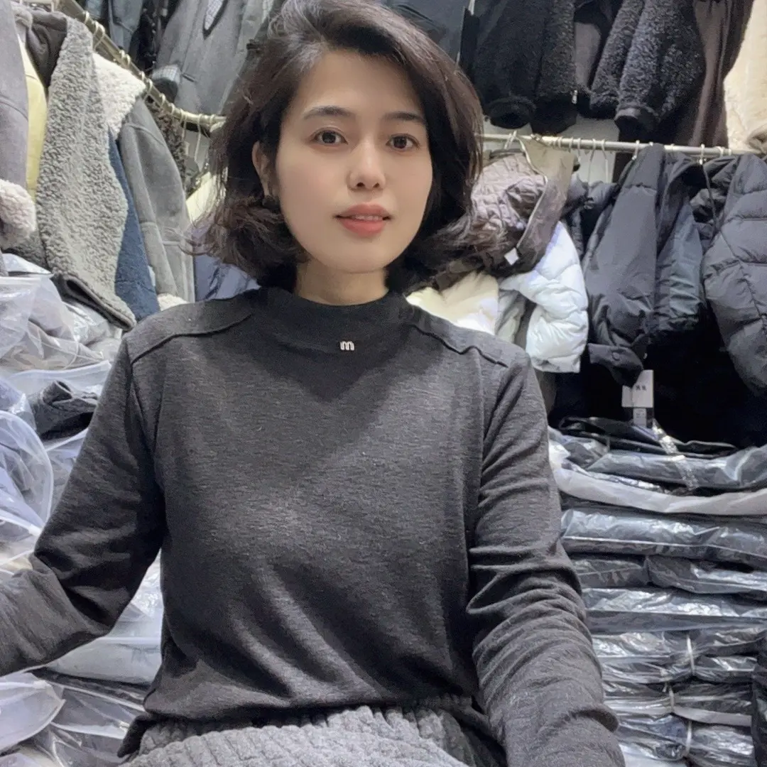 今喜家～冬季百搭时尚M字母金属标磨毛长袖打底衫女款