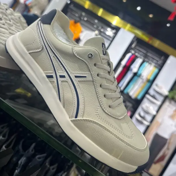 男士时尚百搭潮流真皮小白鞋舒适透气软底德训鞋休闲鞋新款