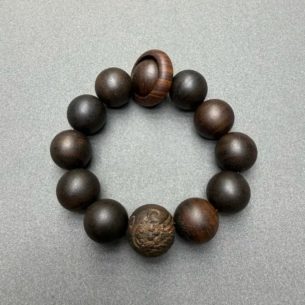 A168软丝沉香木串20mm