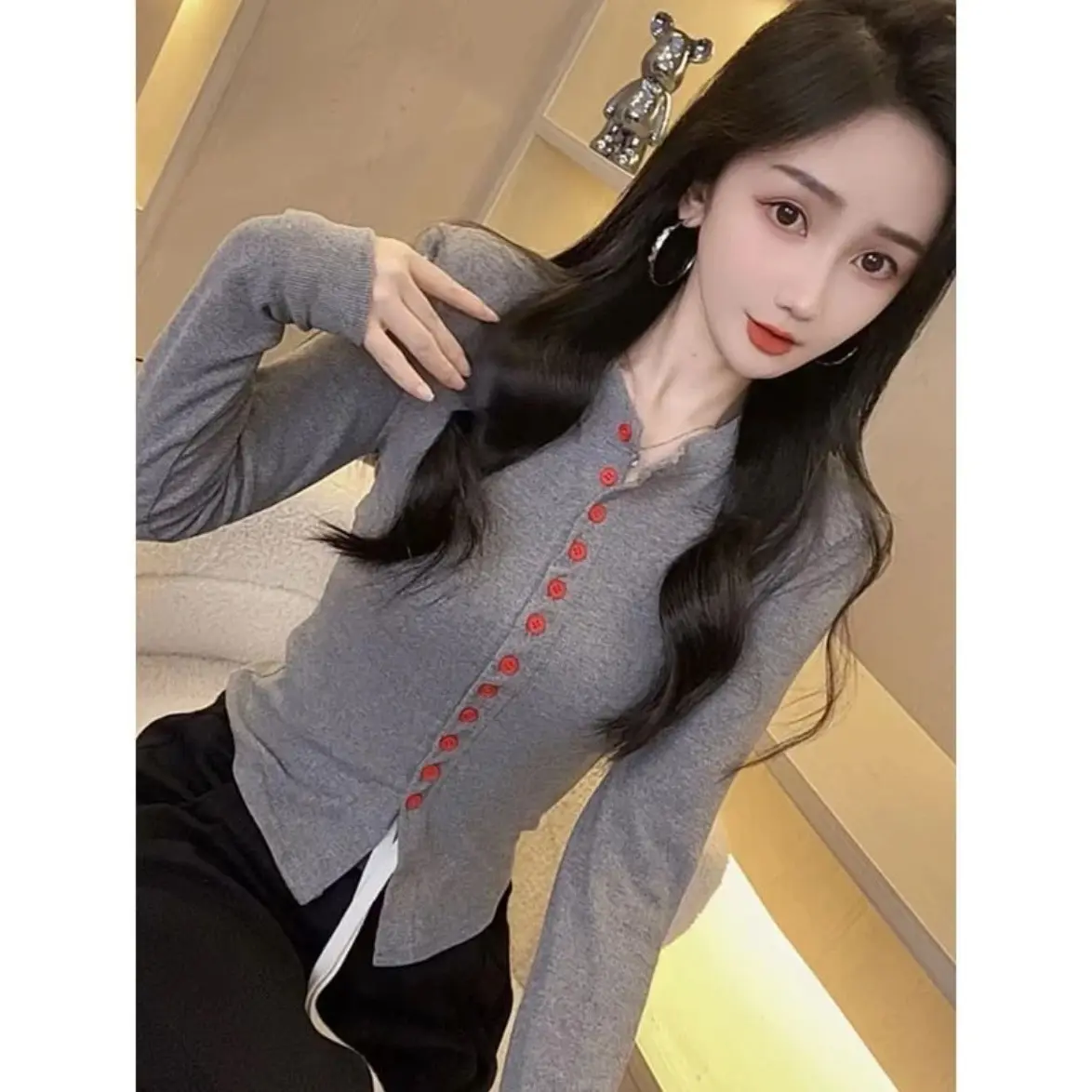 秋冬季女纽扣黑色修身型T恤常规款刺绣长袖小众打底衫设计感