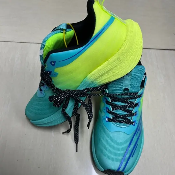 断码联名网面透气轻便防滑减震男女款专业四季跑步运动