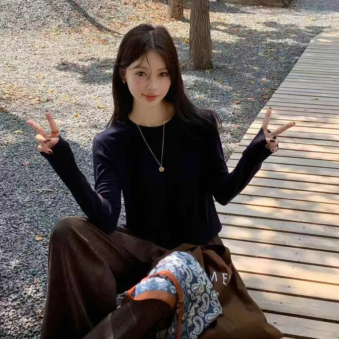 新款软糯圆领纯色长袖T恤女士韩系简约百搭显瘦内搭打底衫