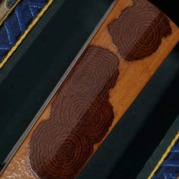 一竹共赏:臻品老云妃圆头折扇。一尺，二点五排口，十四方。B57