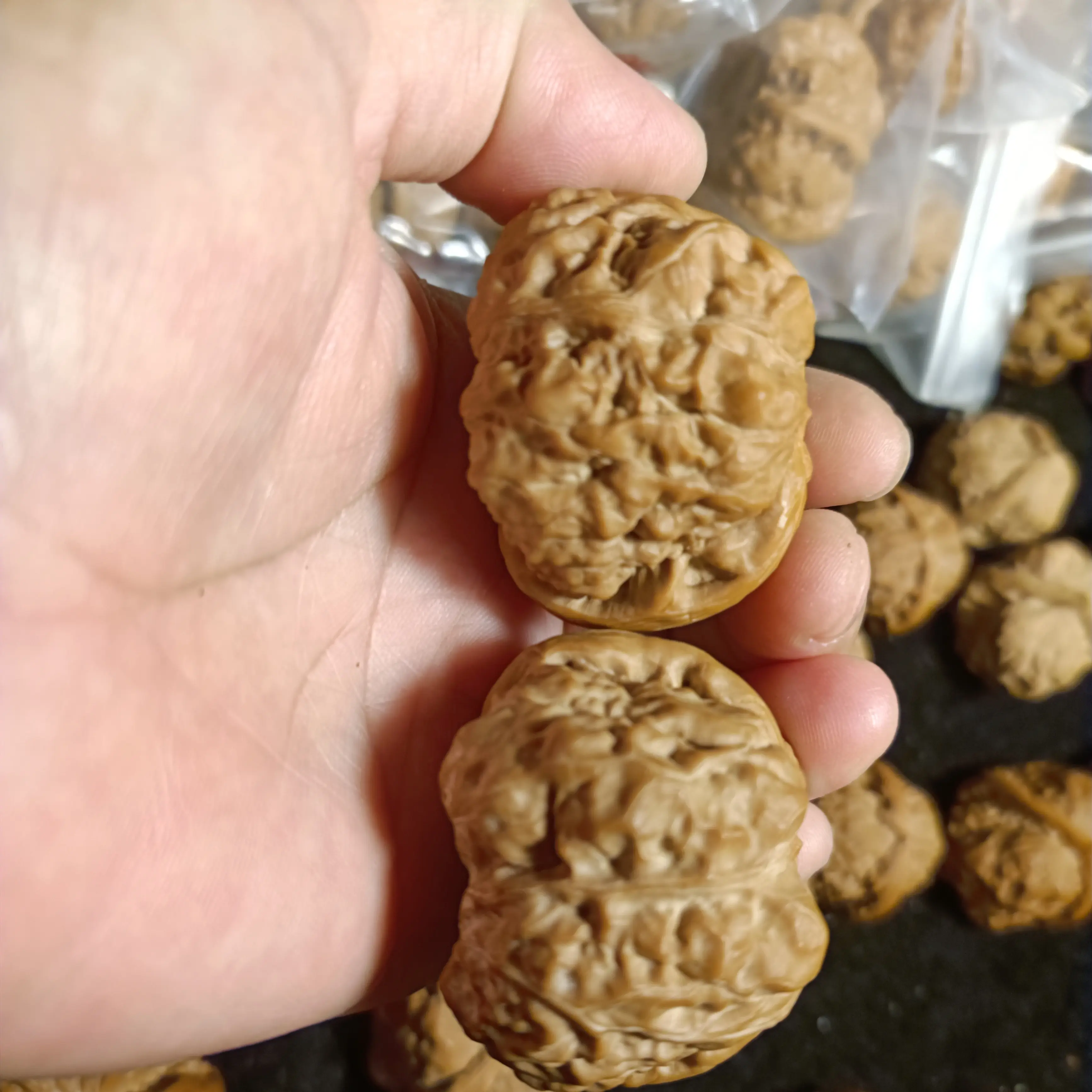 文玩核桃四座楼狮子头麒麟纹手把件盘玩佳品