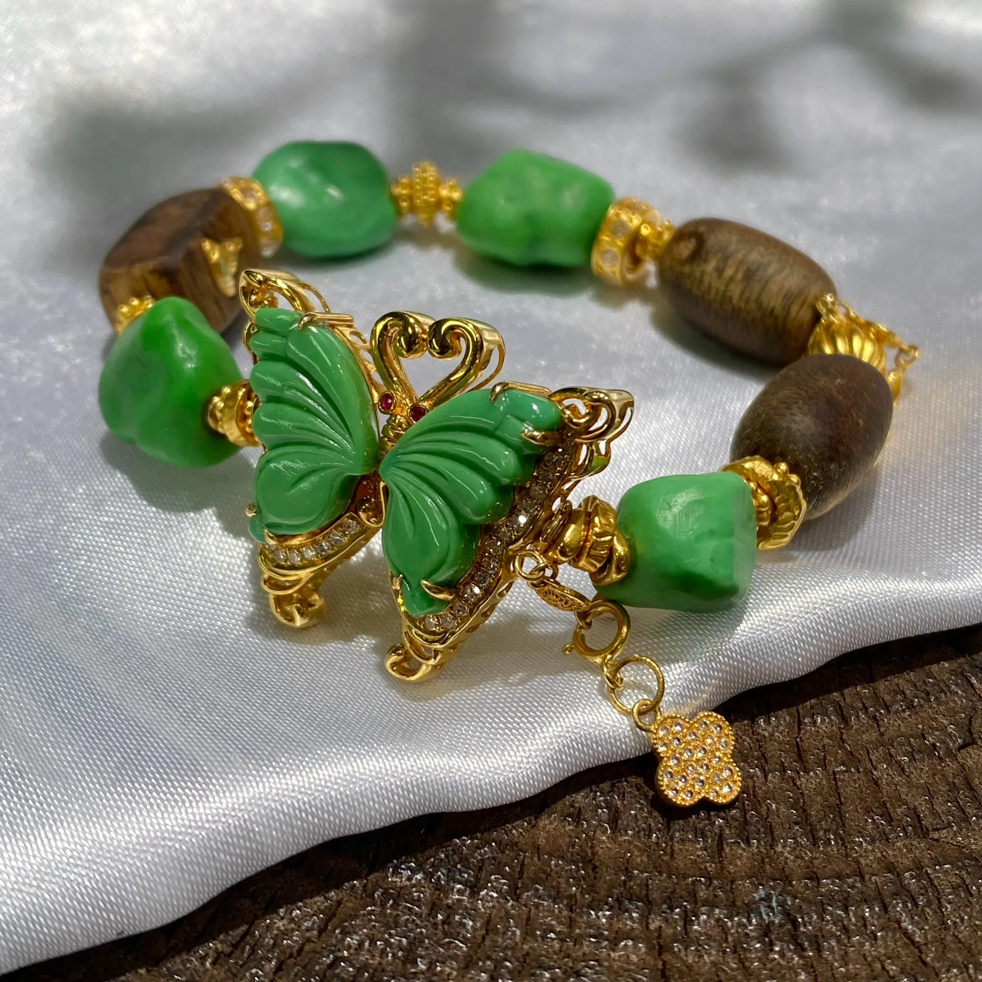 绿松石菜籽黄蝴蝶设计款手串