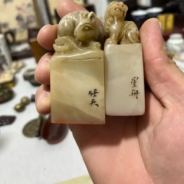 早期旧藏篆刻寿山石芙蓉石兽钮印章摆件尺寸3*3*6.5cm重122.3克