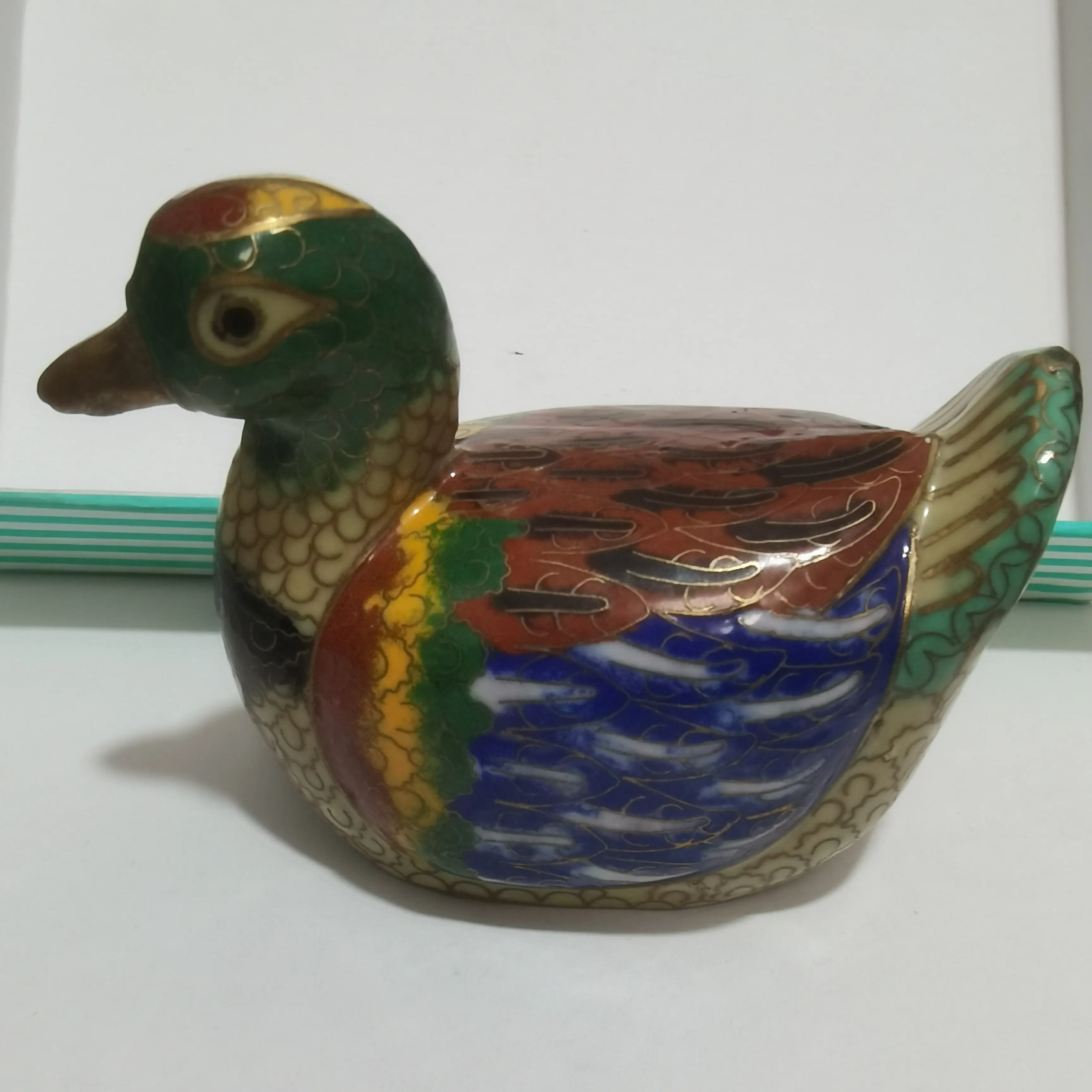 米黄色，非遗景泰蓝精品鸭子，长度10厘米，做工好