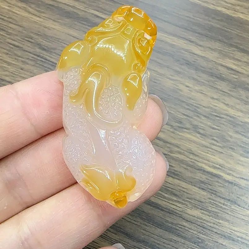 立体俏色情侣款玉坠