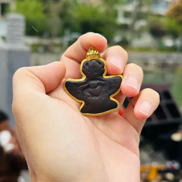 大鹏鸟铜件黑漆古工艺