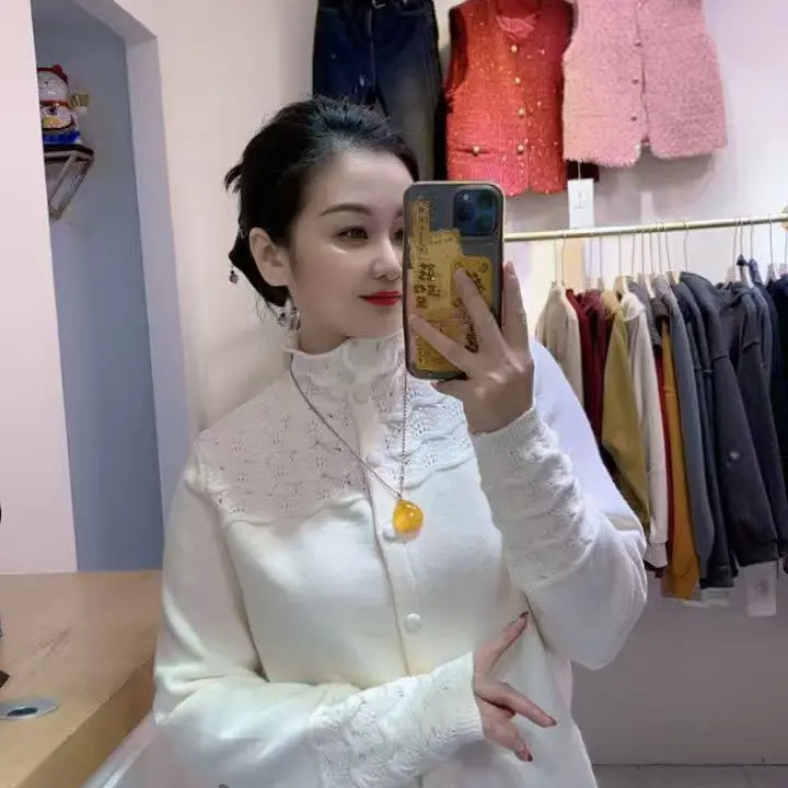 秋冬钩花包扣半高领洋气针织毛衣内搭打底衫