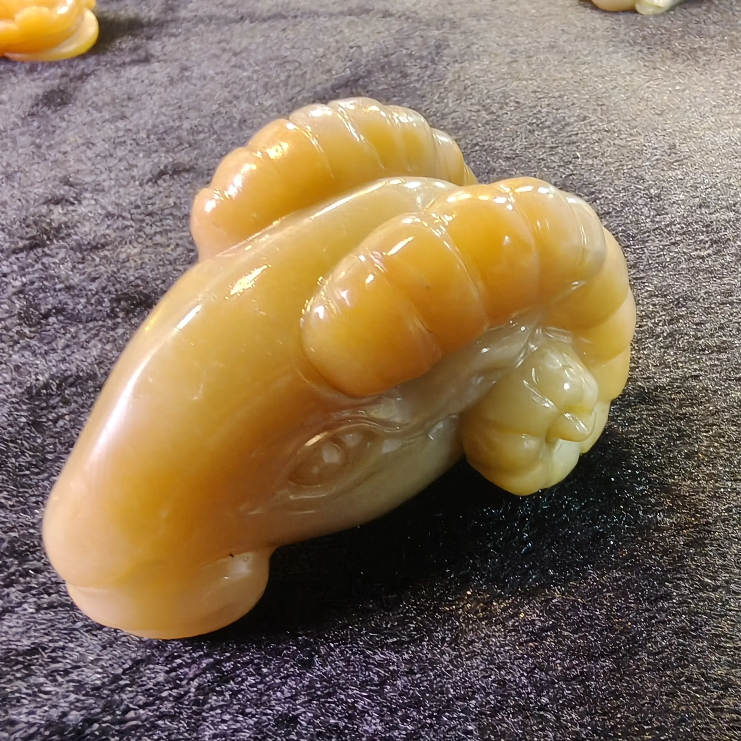 羊首手把件 手工雕刻鄂尔多斯彩玉