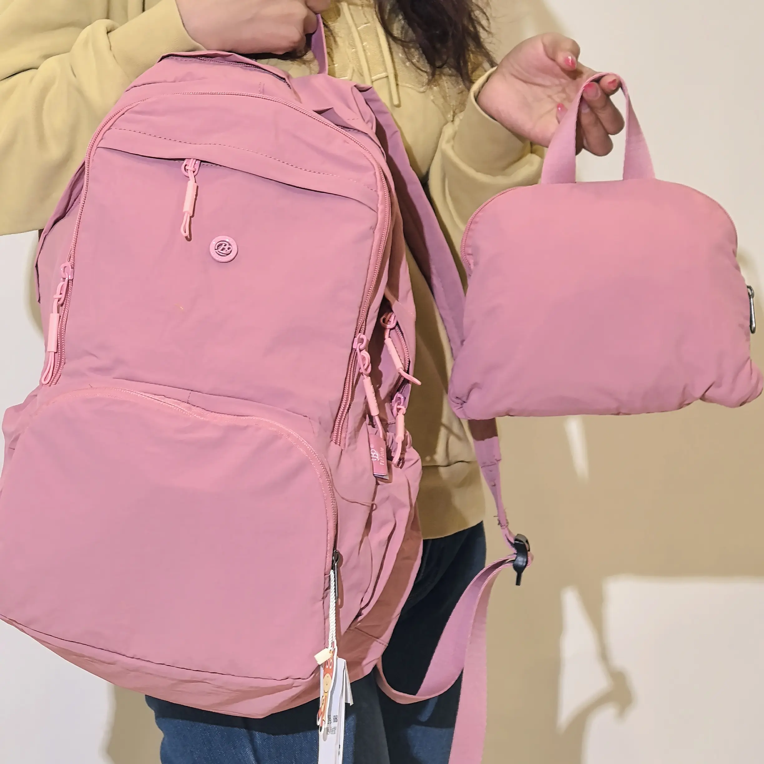 新华书店-轻生活可折叠轻便防泼水双肩包（所有书包不含毛绒挂件）