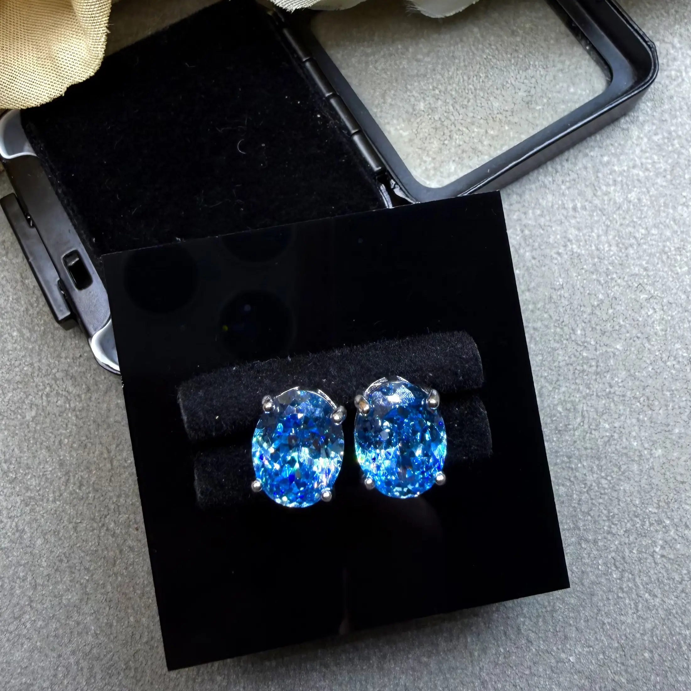 甄选巴西矿区圣玛利亚色海蓝宝耳钉