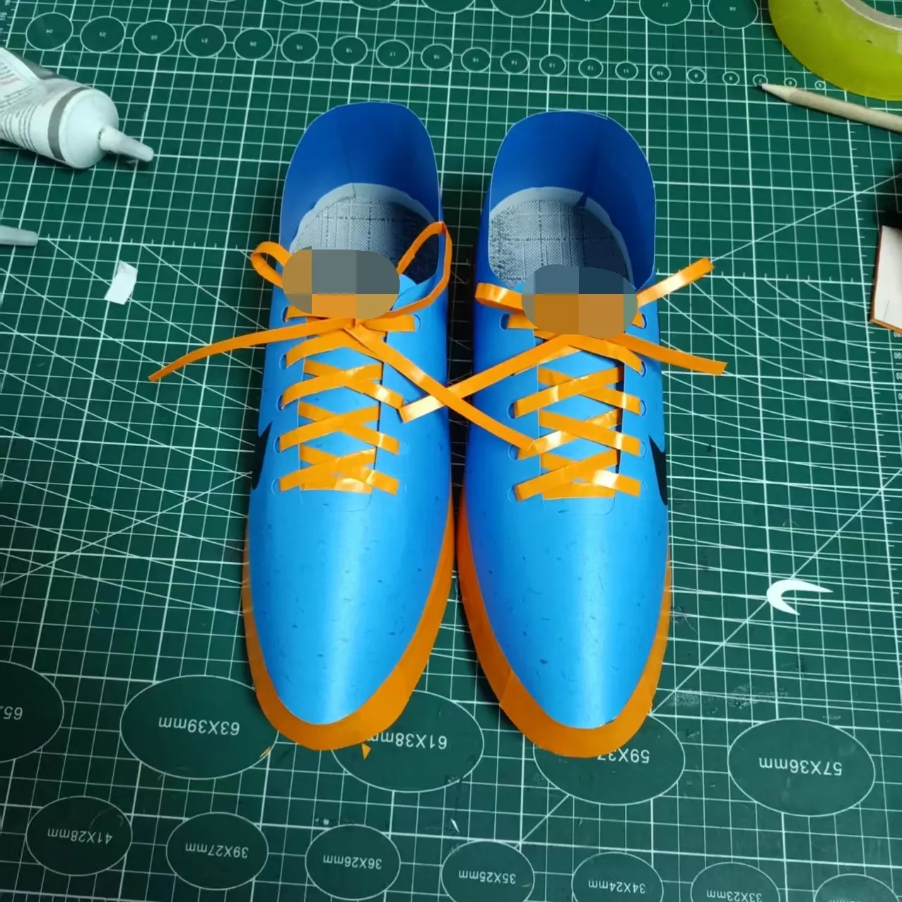 仿真板纸质版男鞋运动鞋足球鞋