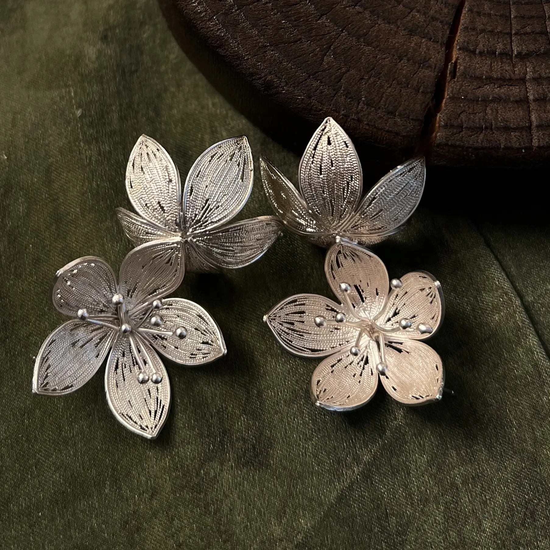 925银耳饰 植物花卉系时尚设计雀梅填丝耳钉