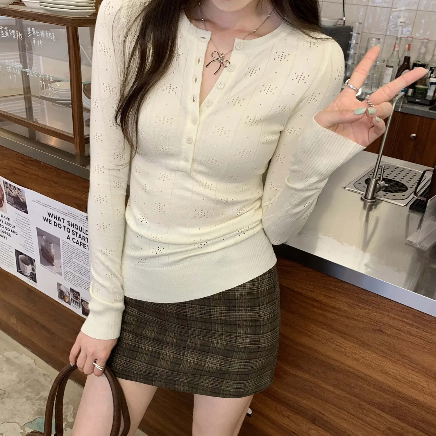 早C晚A-长袖针织辣妹风圆领镂空毛针织衫短款黑色毛衣秋季