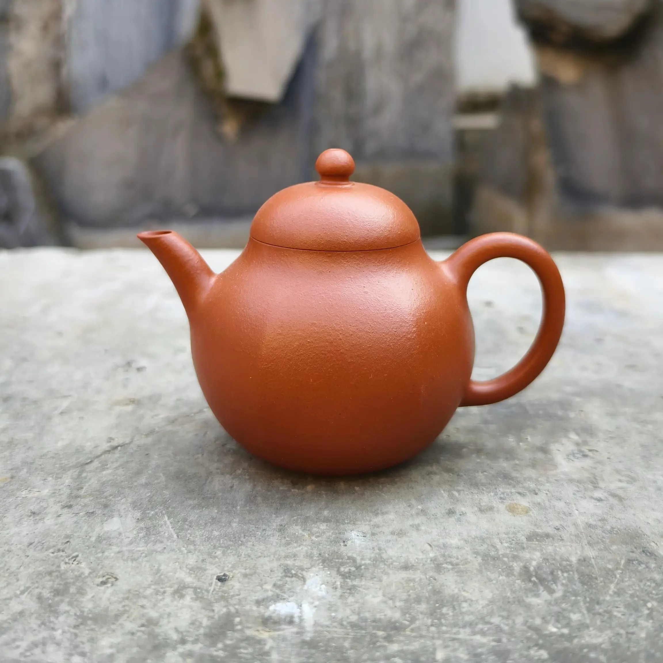 【香玉堂～六方梨式】小煤窑原矿朱泥 薄胎内推球孔 120cc经典小品壶