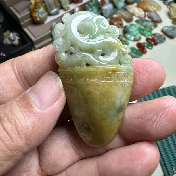 天然缅甸翡翠A货冰润紫底飘绿精雕八方来财吊坠