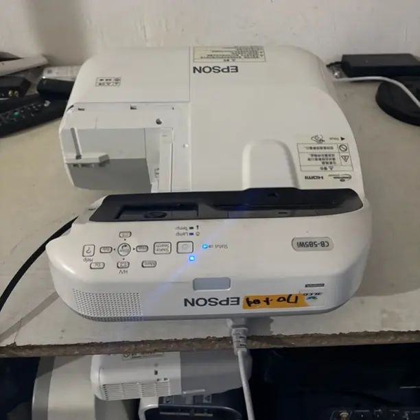 爱普生1280.800超短焦投影仪 运费自理