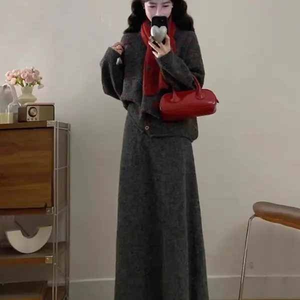 秋冬甜美波点毛衣开衫搭配半身裙套装时尚保暖