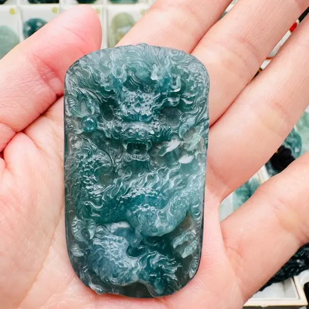 翡翠A货精雕立体霸气龙牌挂件