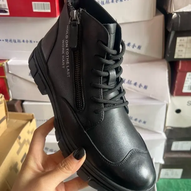 黑色时尚侧拉链马丁靴男英伦风中高帮工装靴真皮透气舒适耐穿