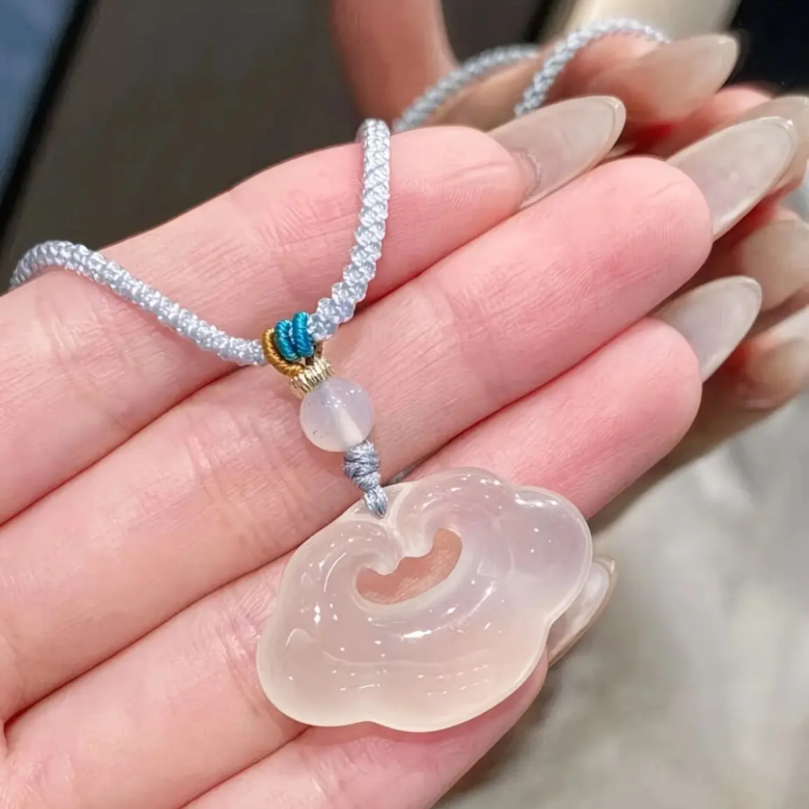 天然白玛瑙祥云如意锁吊坠冰种玉石项链平安锁玉髓挂坠女