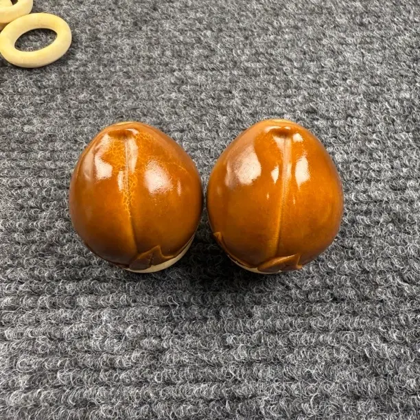 橄榄核雕寿桃手球