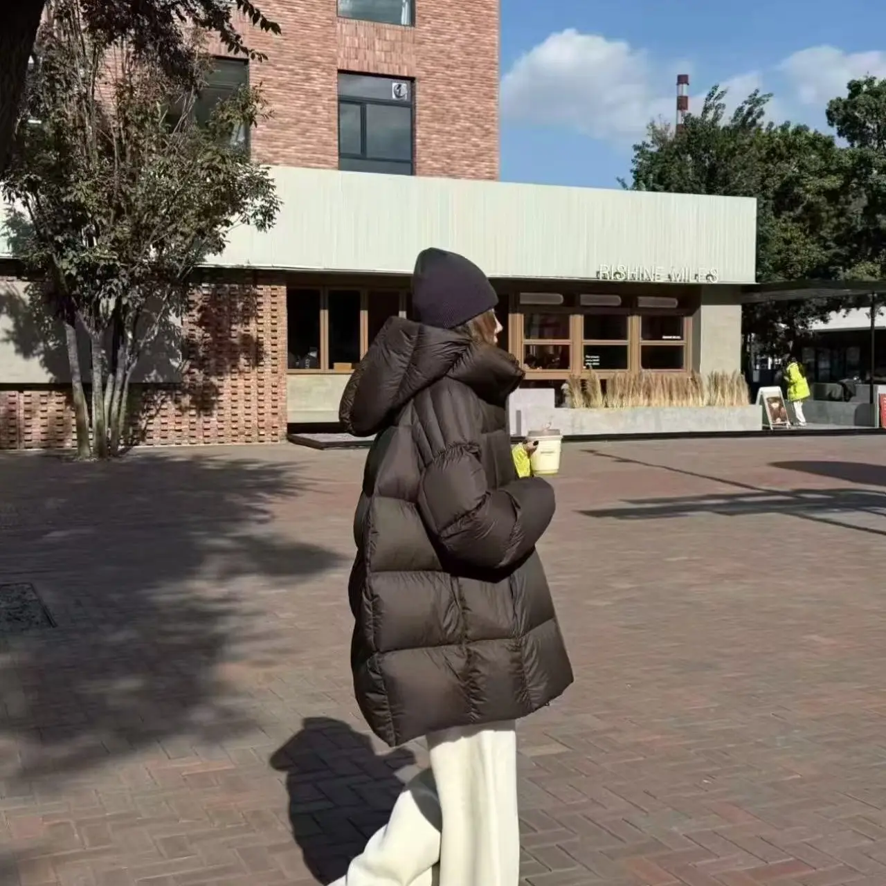 时尚高端百搭连帽白鹅绒羽绒服