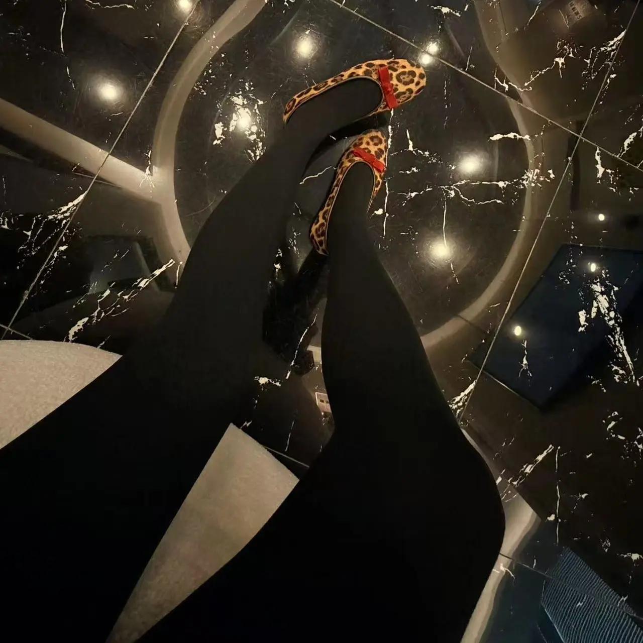 黑透肤显瘦压力打底裤女强压提臀夏季薄款网红爆款蝴蝶设计