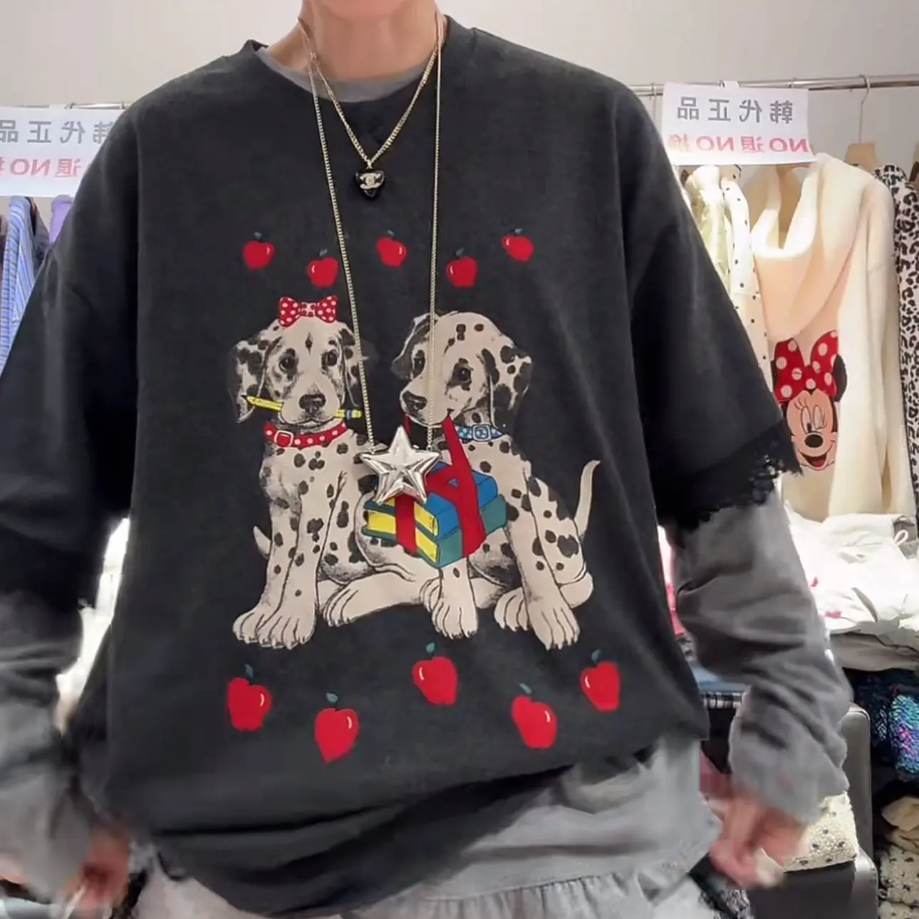 舜 韩代两只斑点狗深灰半袖T恤