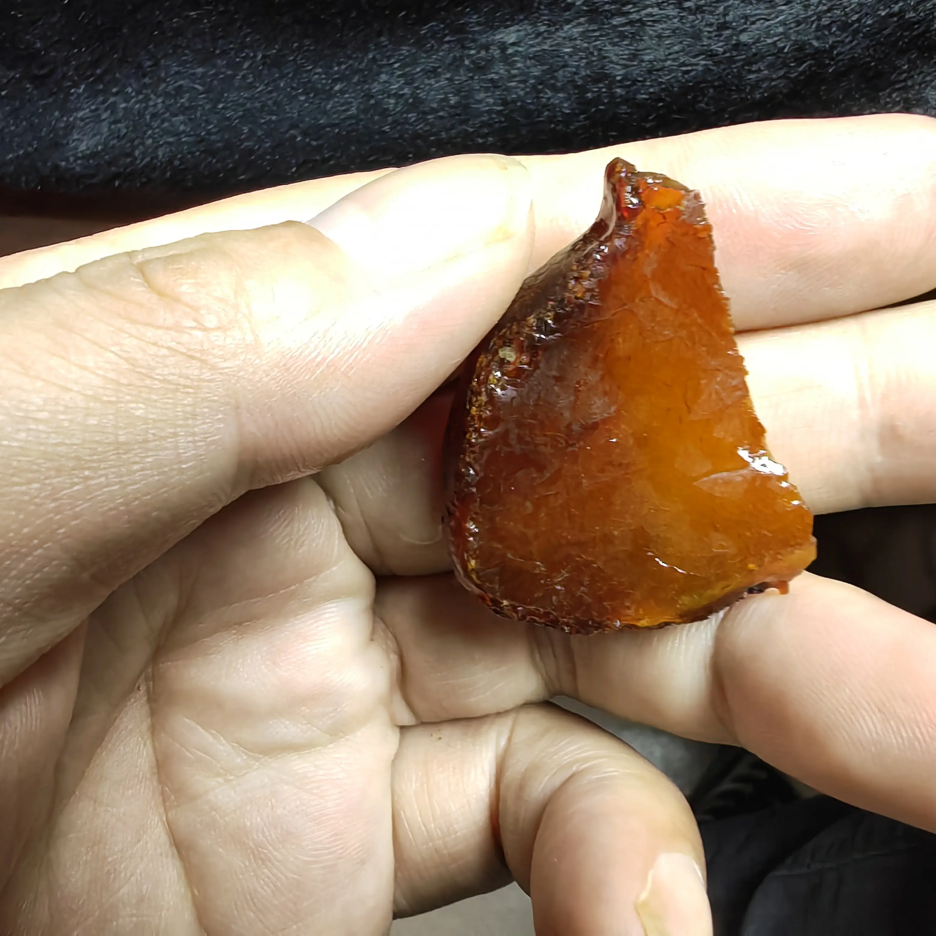 天然琥珀蜜蜡原石定制，水滴型
