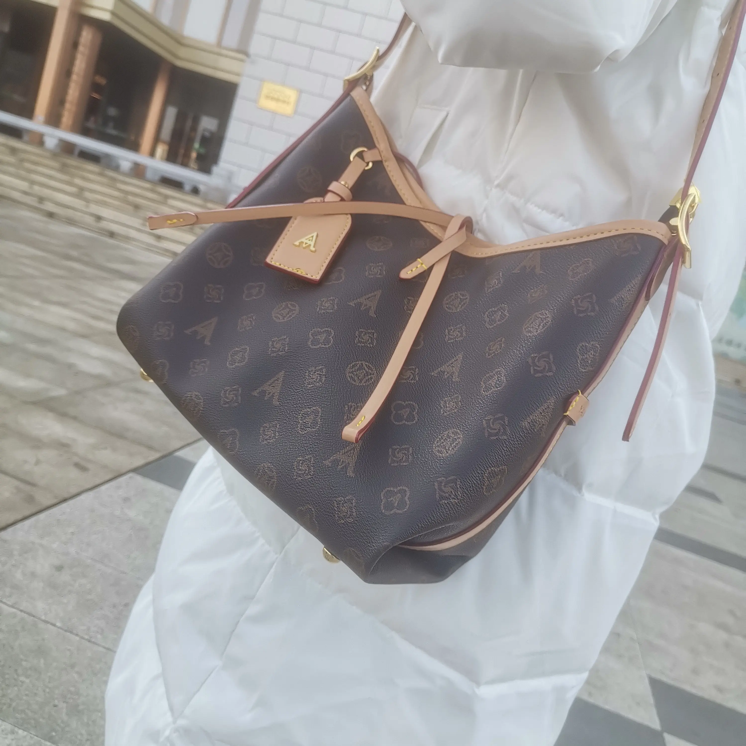 1092高级感大容量女士百搭时尚单肩斜挎通勤包