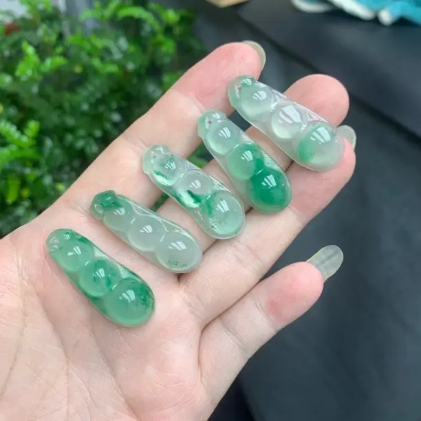 琪欢珠宝天然非洲翠高冰飘花挂件多样性发货（发其一）
