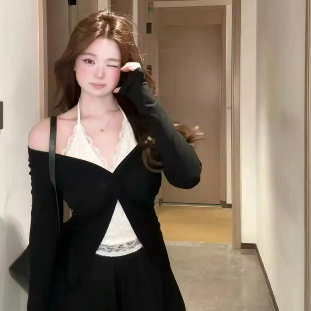 米欧家大码法式设计感假两件挂脖V领漏肩长袖冬款显瘦打底