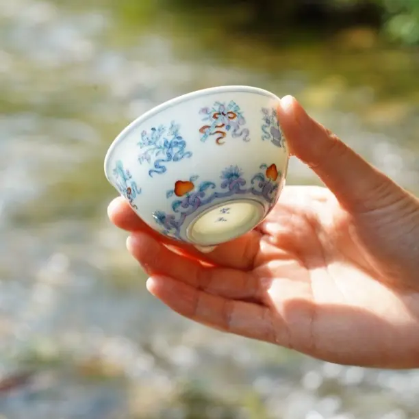 望玉斗彩暗八仙卧足杯