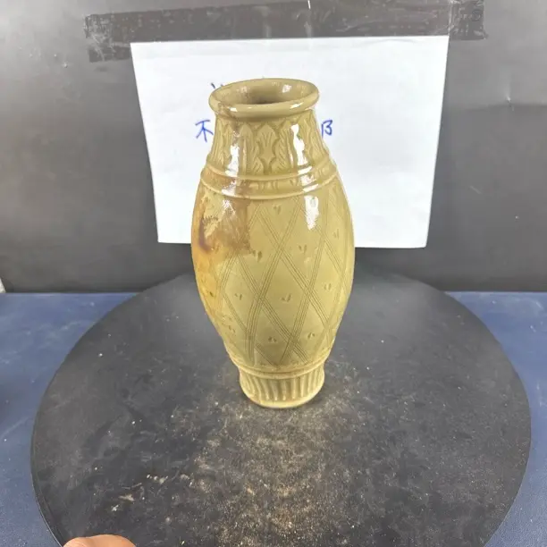 漂亮的小瓷罐素色