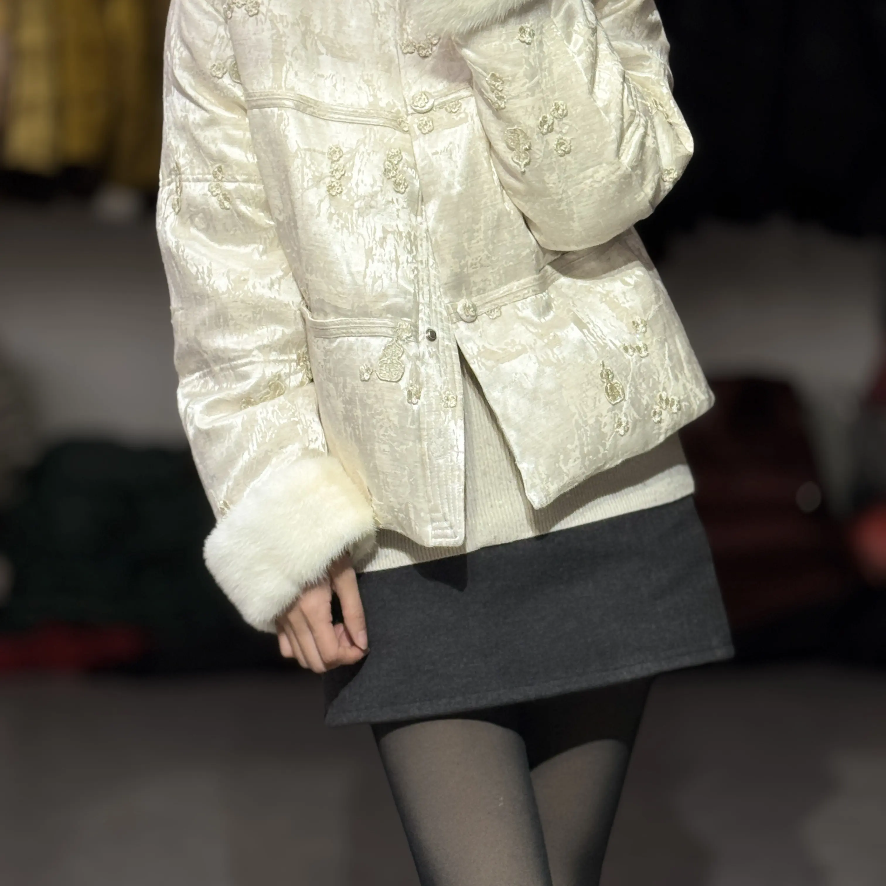 欧货同步25年新中式国风葫芦刺绣水貂毛可脱卸袖鹅绒女冬季外套