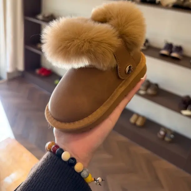 宝宝冬季防滑加绒保暖雪地靴软底学步鞋