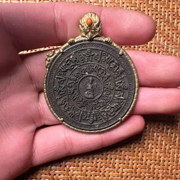 纯铜手工雕刻四臂观音佛护牌护身挂件