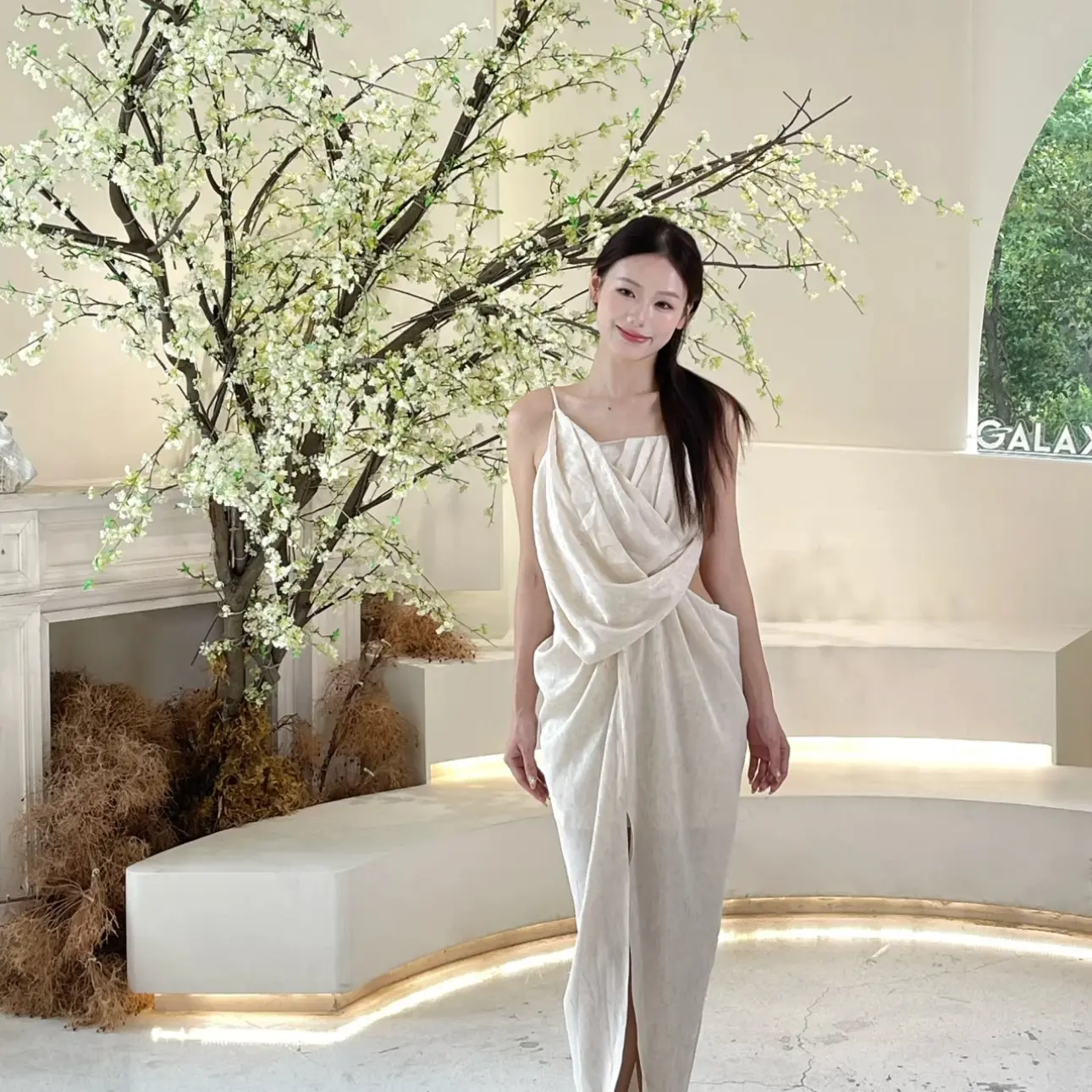 Camey Liu醋酸腰部镂空纽结收腰吊带长款开衩连衣裙